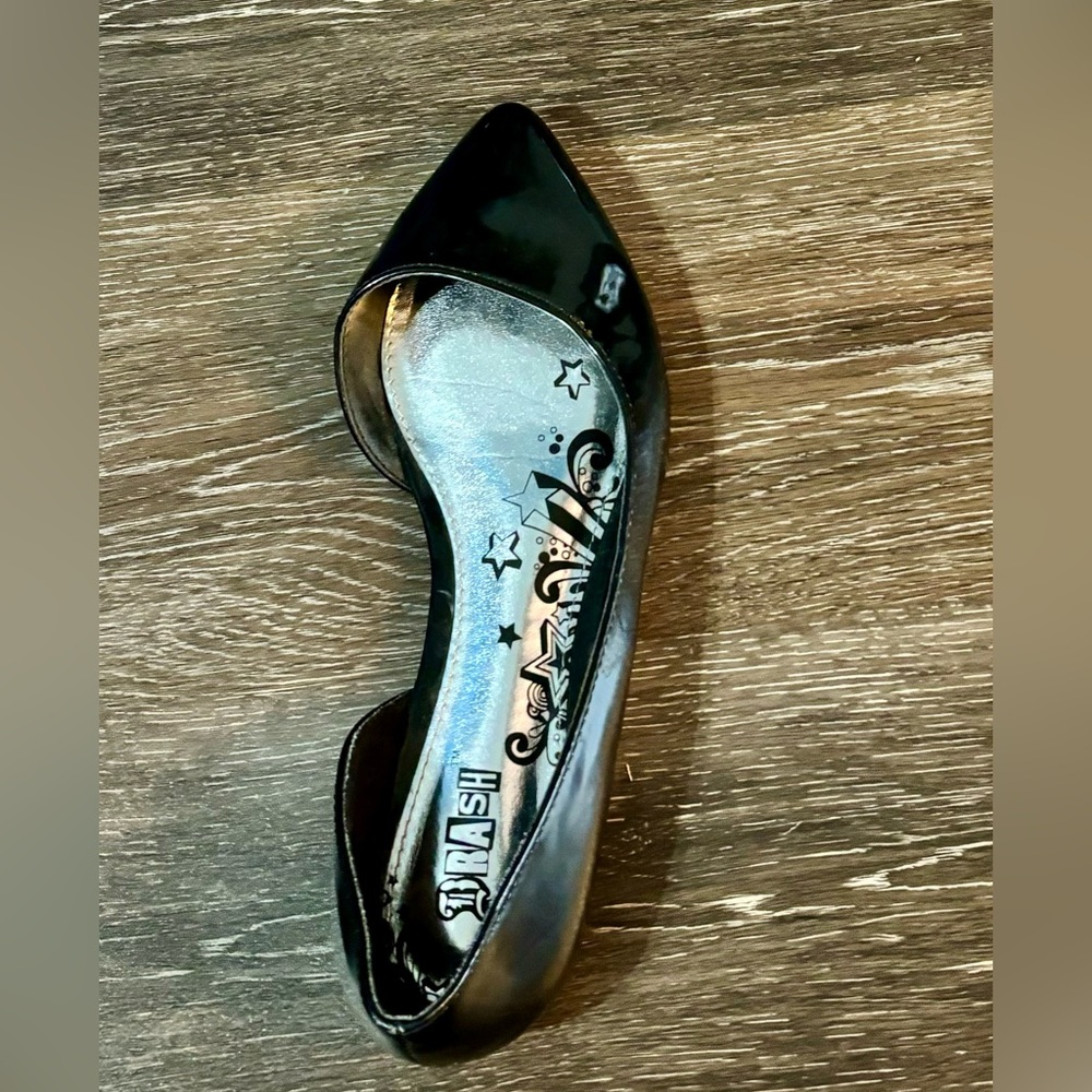 Black point flats nwt